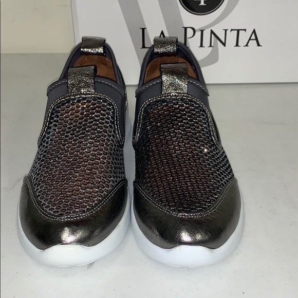 NWT La Pinta Sneakers in Grey Metallic - Picture 2 of 7